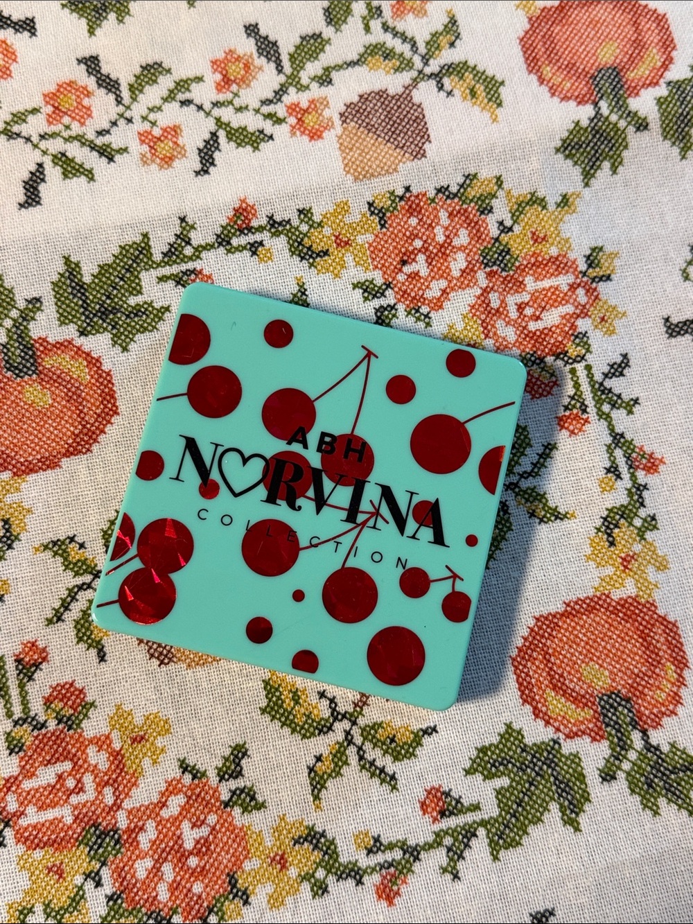 ABH Norvina Cherry Palette